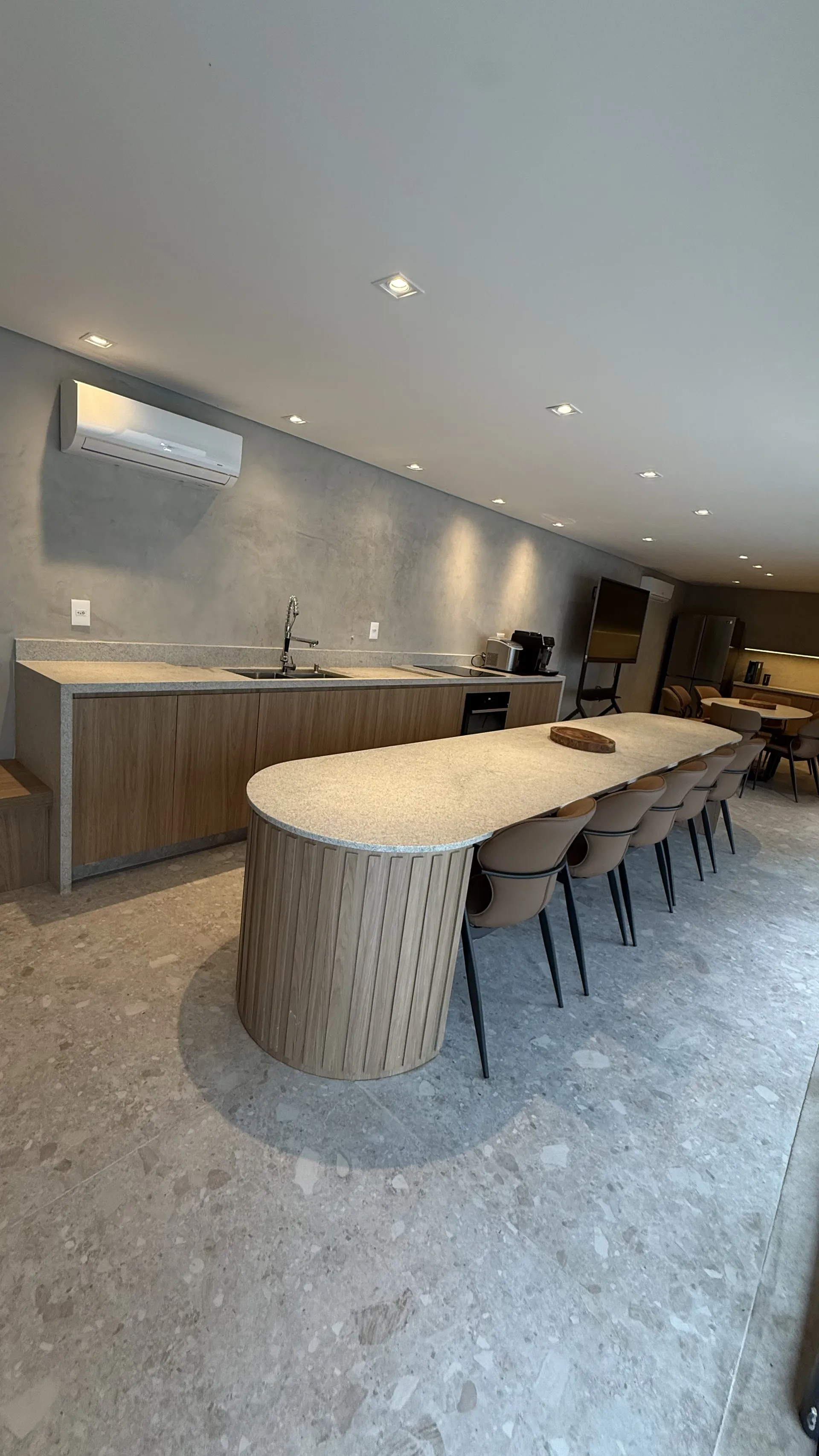 Espaço gourmet do Escritório Casa Jardim Europa após o projeto de Denise Kaupert