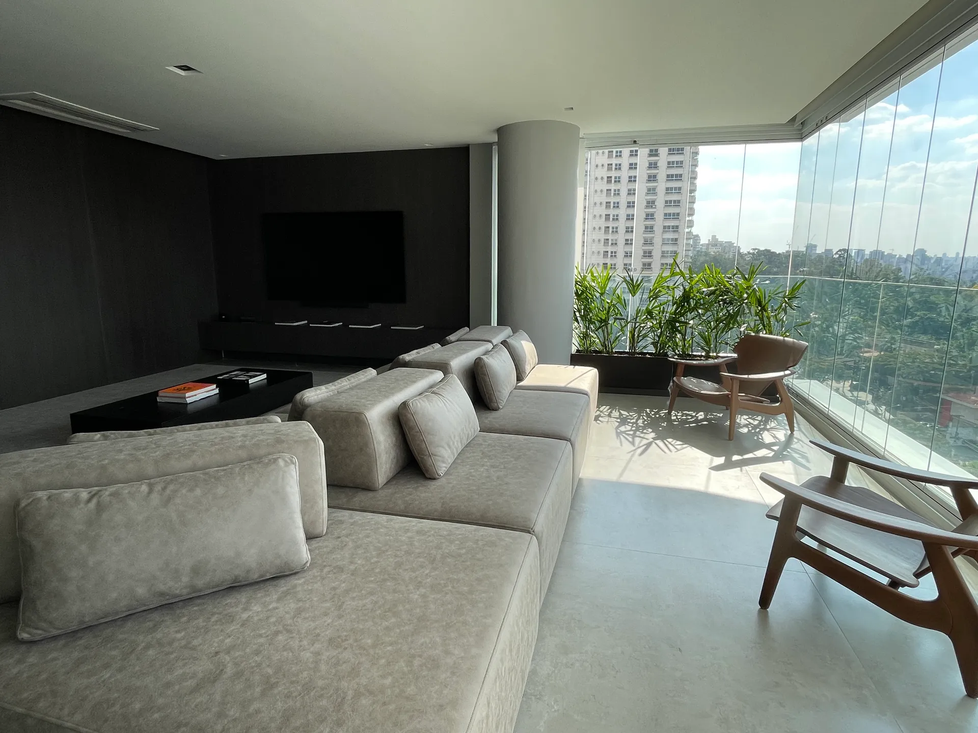 Apartamento Vila Nova Conceição — resultado após o projeto de Denise Kaupert